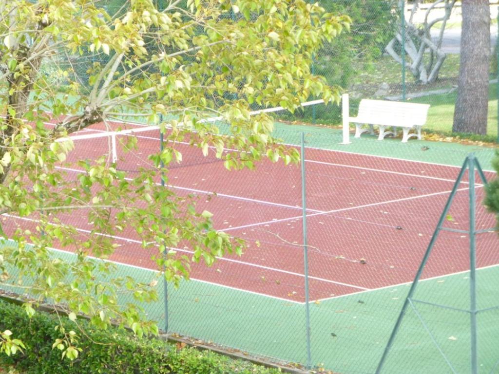 Maison Proche Plage Terrain De Tennis Ле Пулиген Екстериор снимка